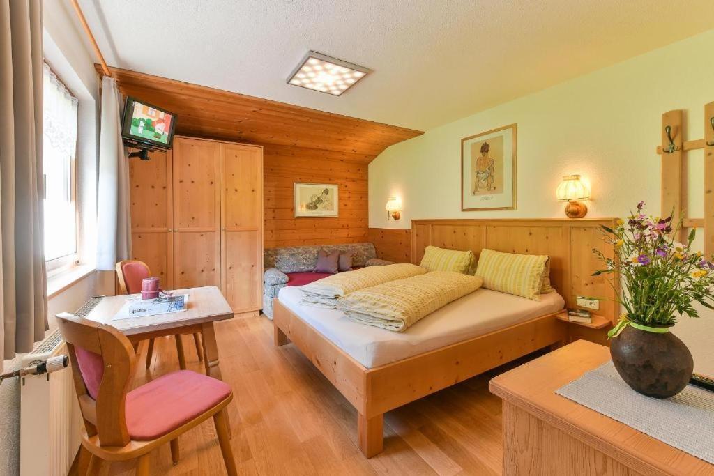 Pension Seeberger Wald am Arlberg Buitenkant foto